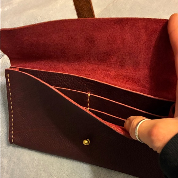 Burgundy KMM & Co Women’s Full-Grain Leather Kodiak Wallet - Picture 3 of 12